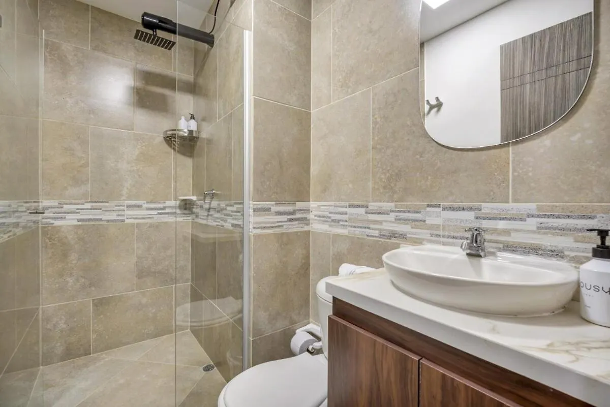 The H Hub By Housy Host Apartment Medellin