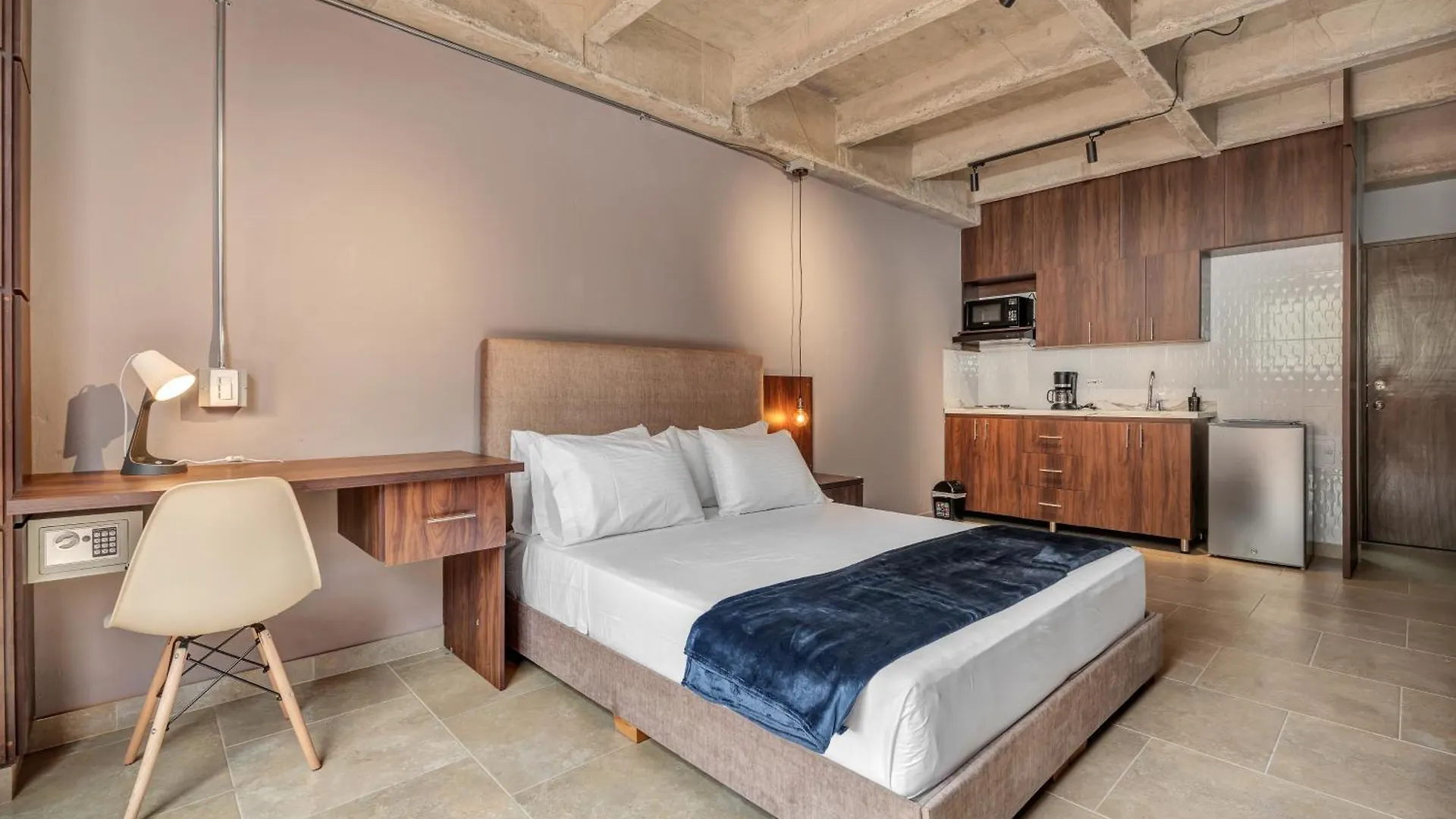 The H Hub By Housy Host Apartment Medellin