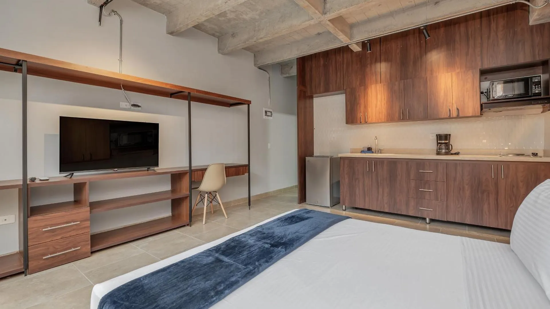 The H Hub By Housy Host Apartment Medellin