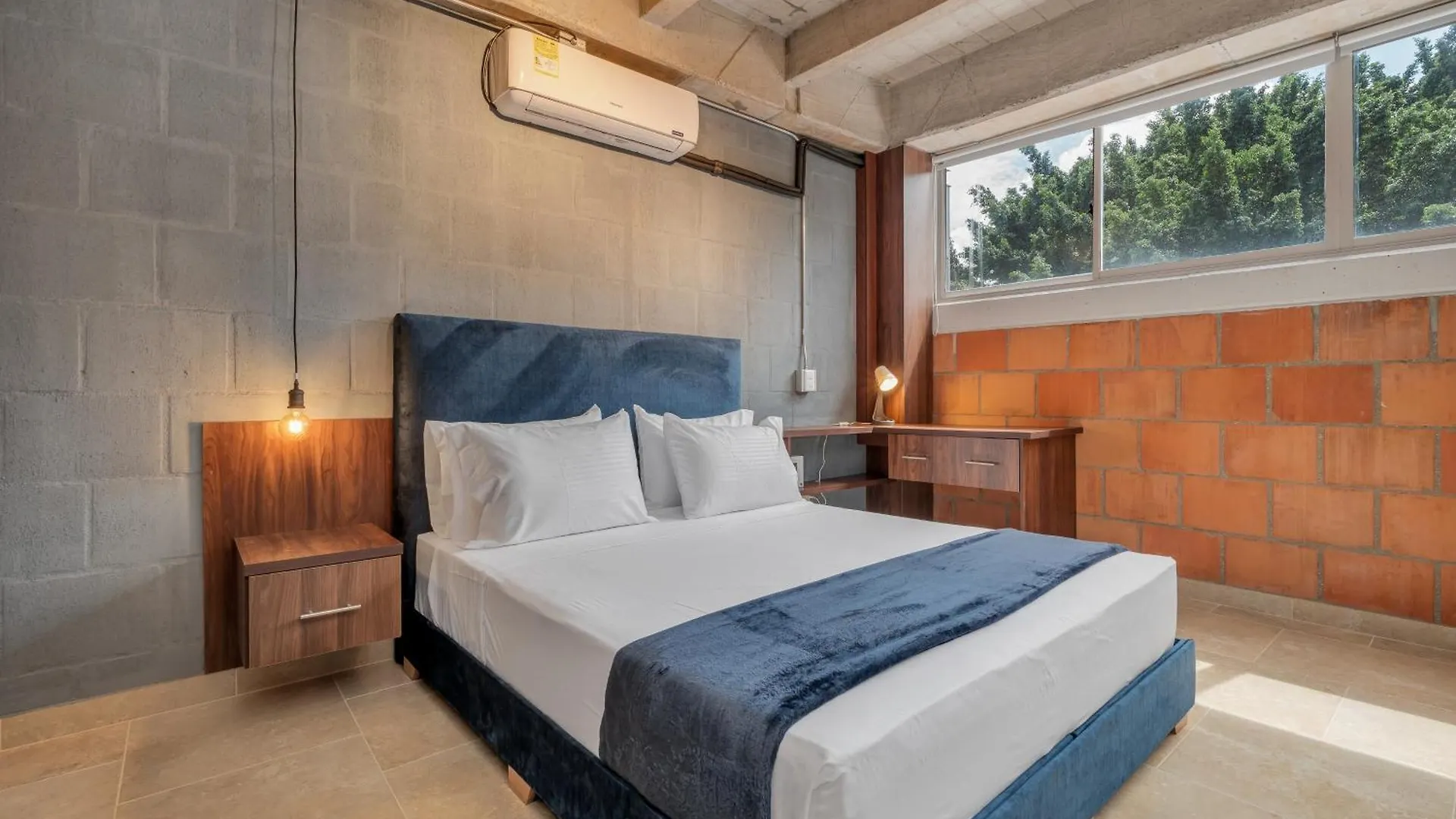 The H Hub By Housy Host Apartment Medellin