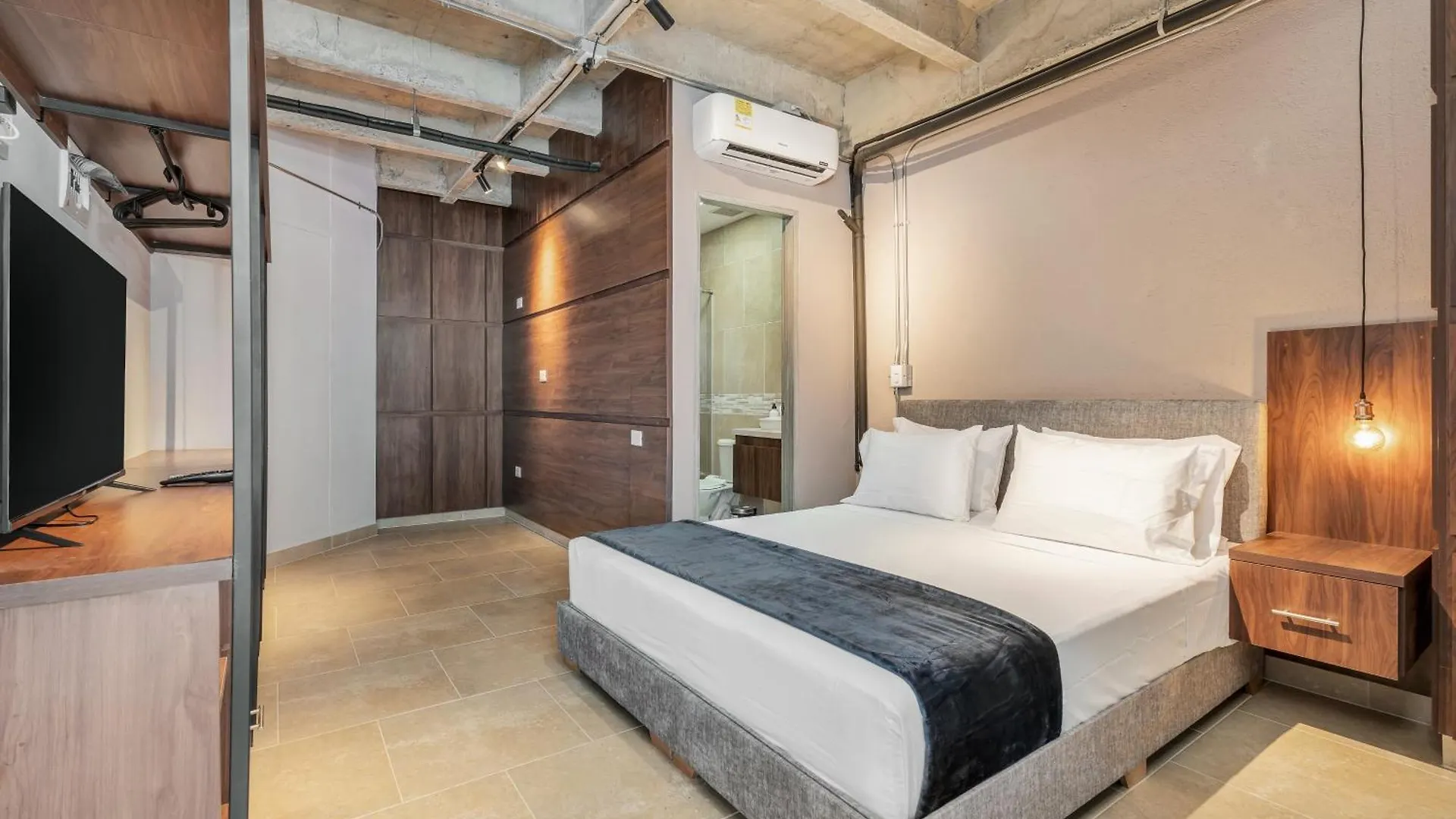 The H Hub By Housy Host Apartment Medellin
