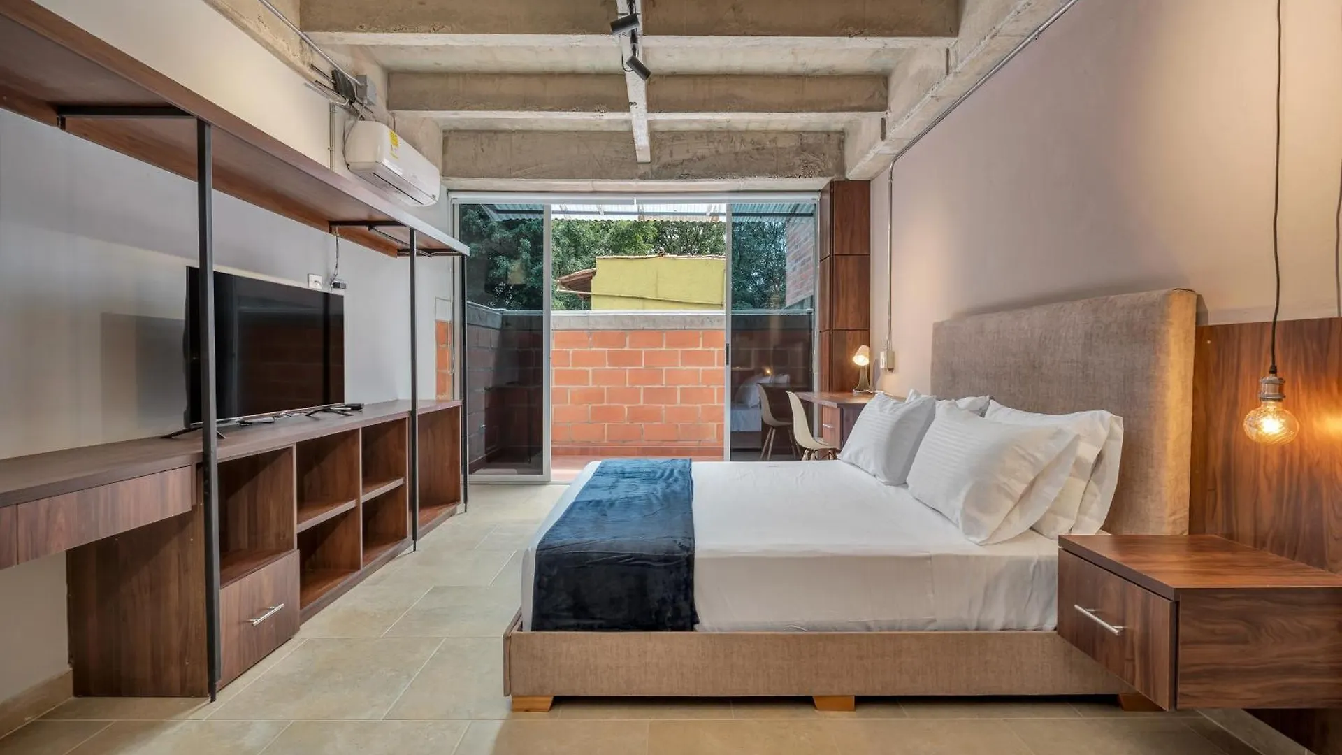 The H Hub By Housy Host Apartment Medellin
