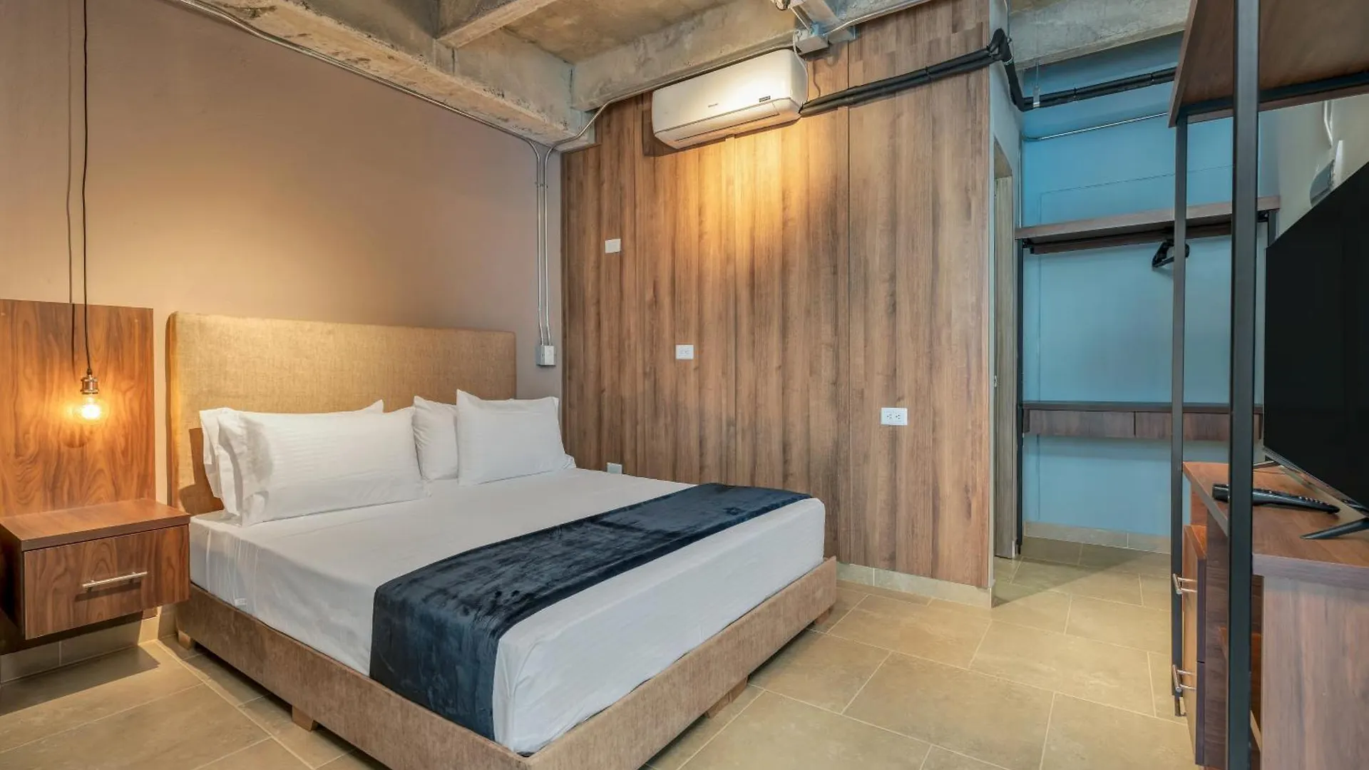 The H Hub By Housy Host Apartment Medellin