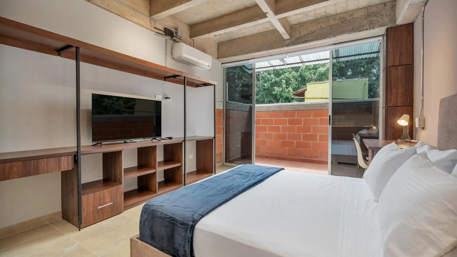 The H Hub By Housy Host Apartment Medellin