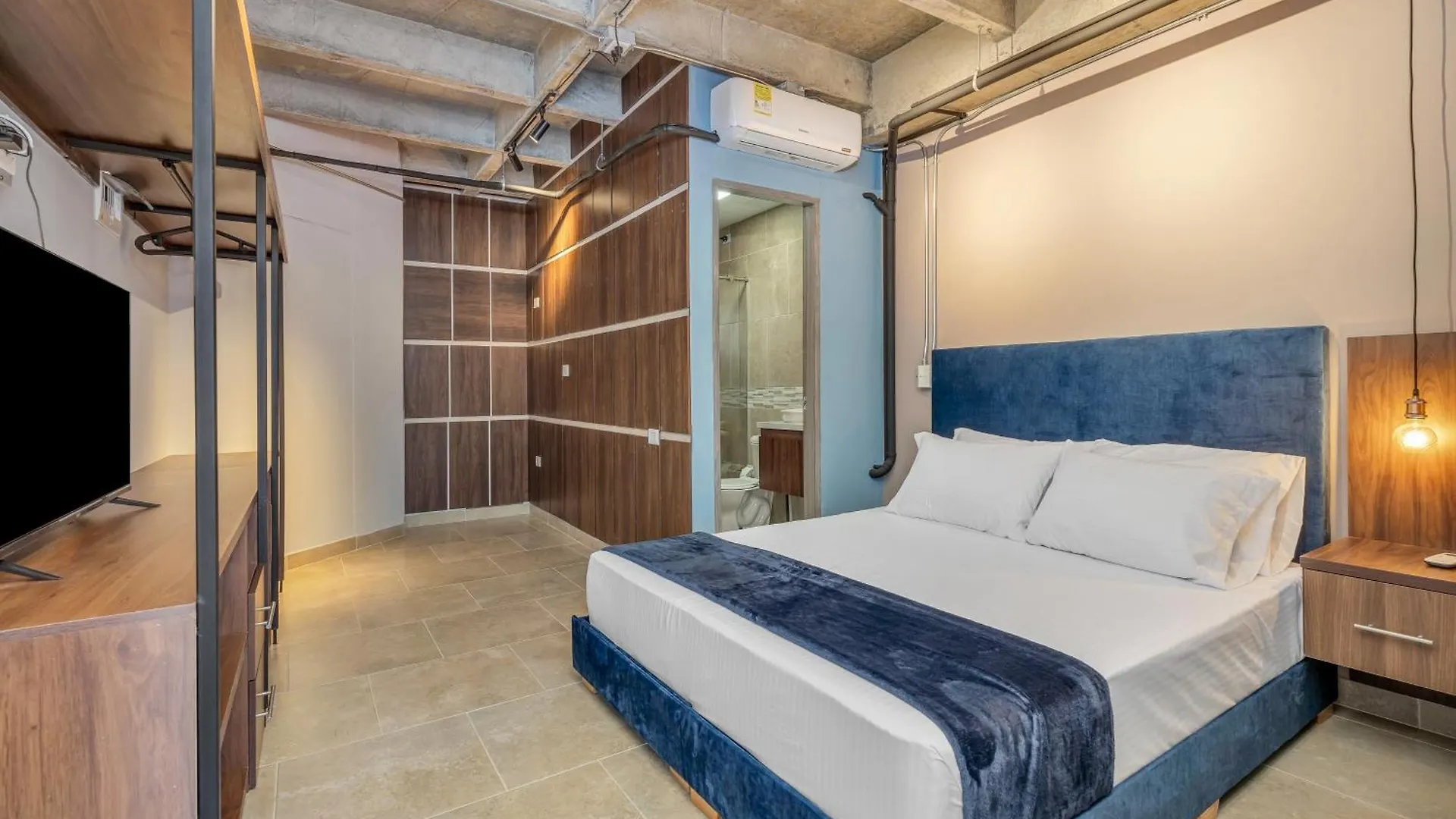 The H Hub By Housy Host Apartment Medellin