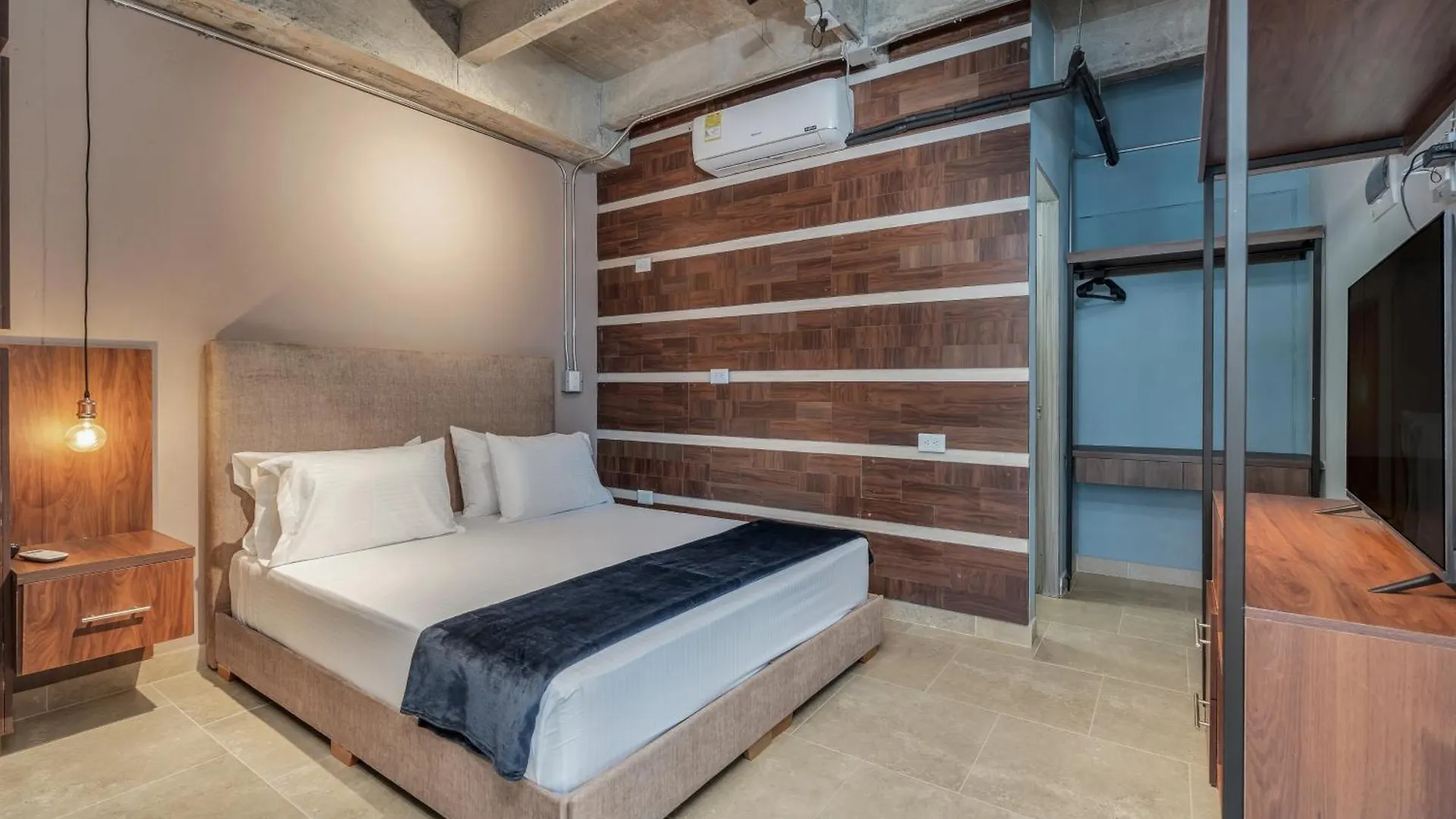 The H Hub By Housy Host Apartment Medellin