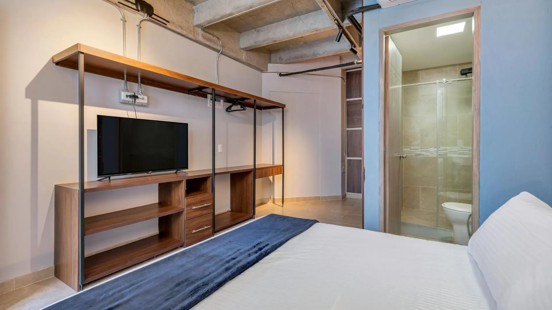 The H Hub By Housy Host Apartment Medellin