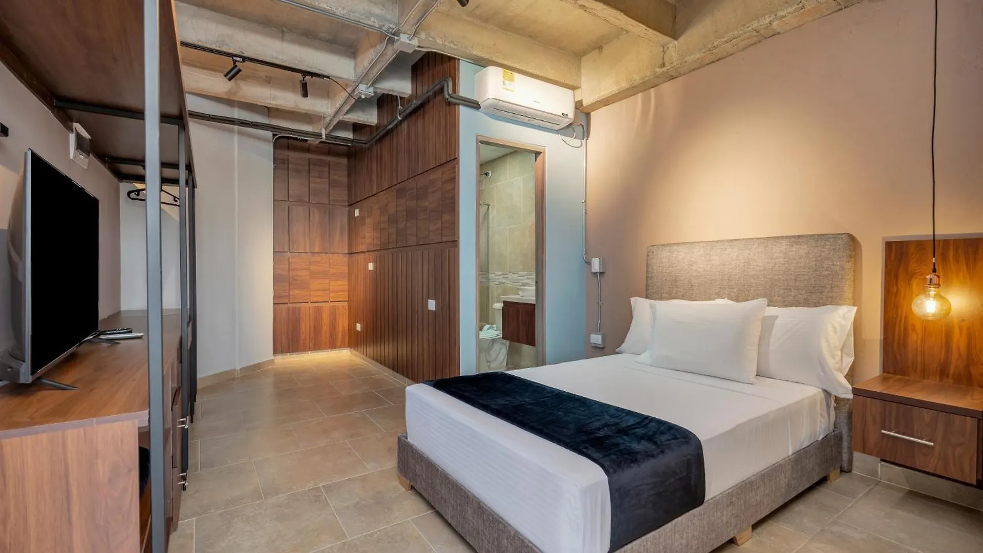 The H Hub By Housy Host Apartment Medellin