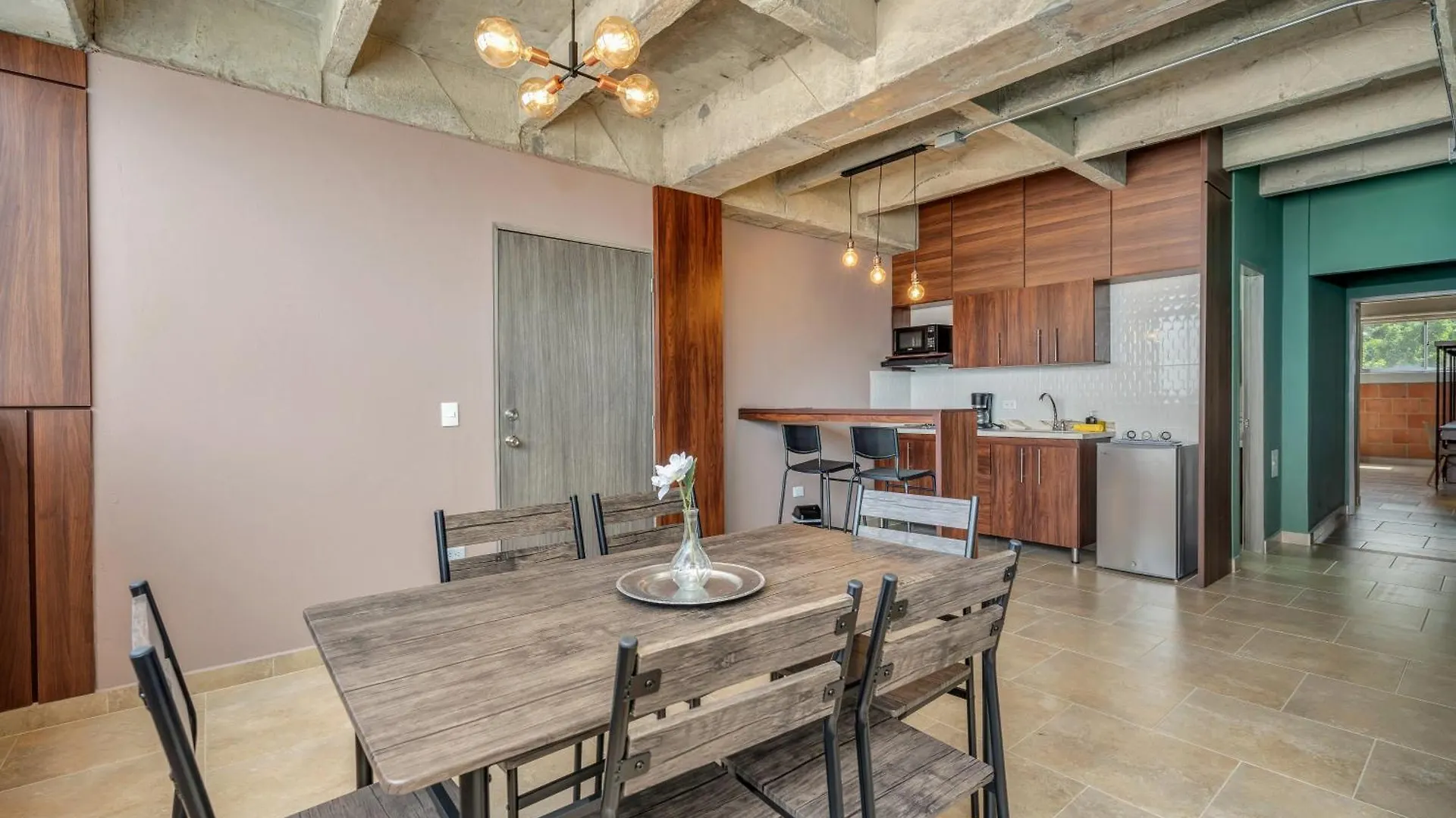 The H Hub By Housy Host Apartment Medellin