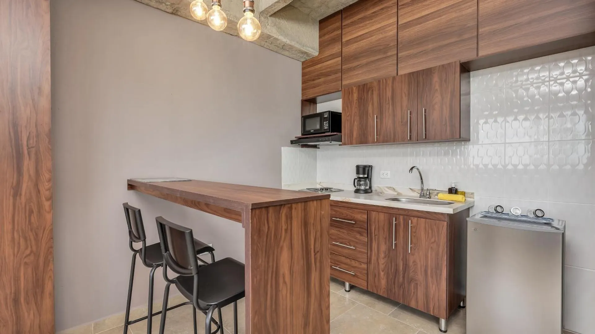 The H Hub By Housy Host Apartment Medellin