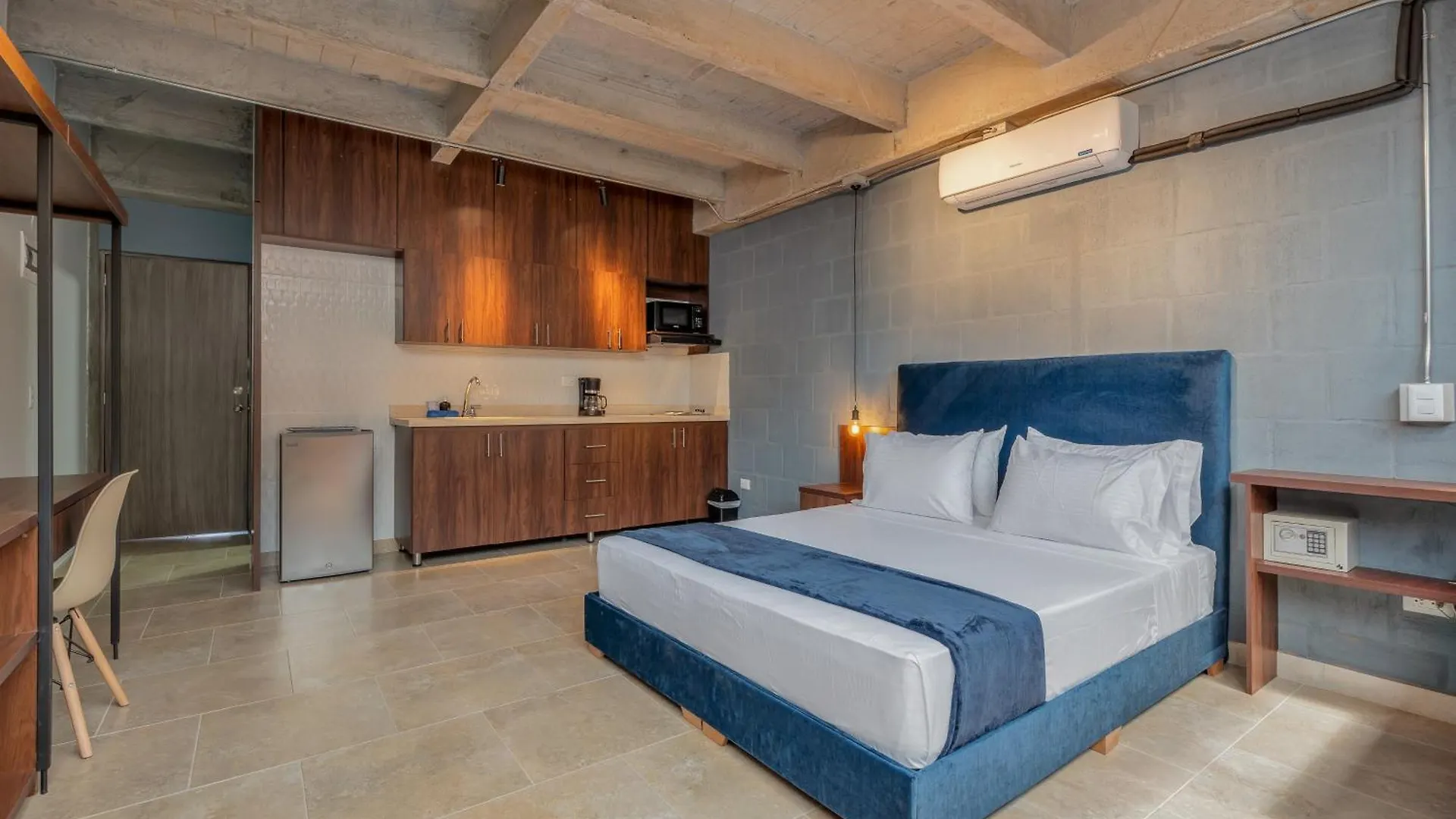 The H Hub By Housy Host Apartment Medellin